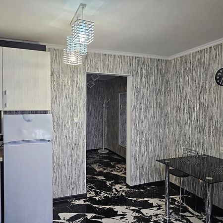 Black And White Apartment 基希讷乌 外观 照片