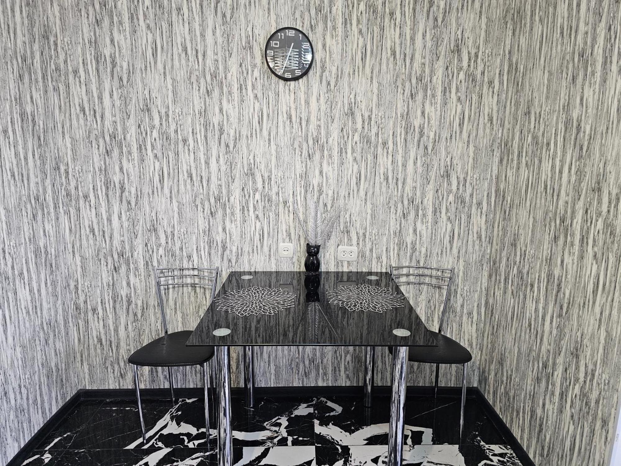 Black And White Apartment 基希讷乌 外观 照片